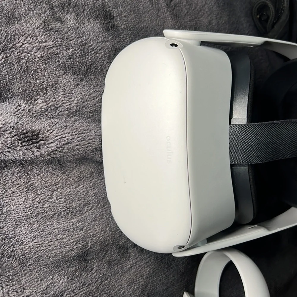 Oculus VR headset and controls